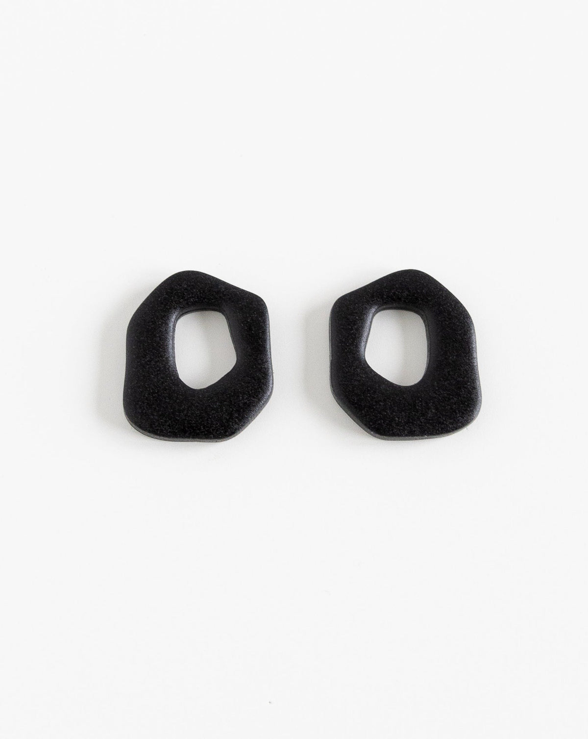 Close up of Darien Beads in Black color