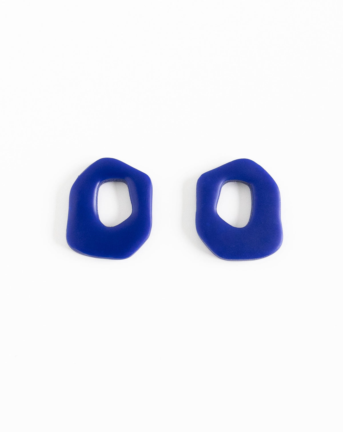 Close up of Darien Beads in Hue Blue color, front view