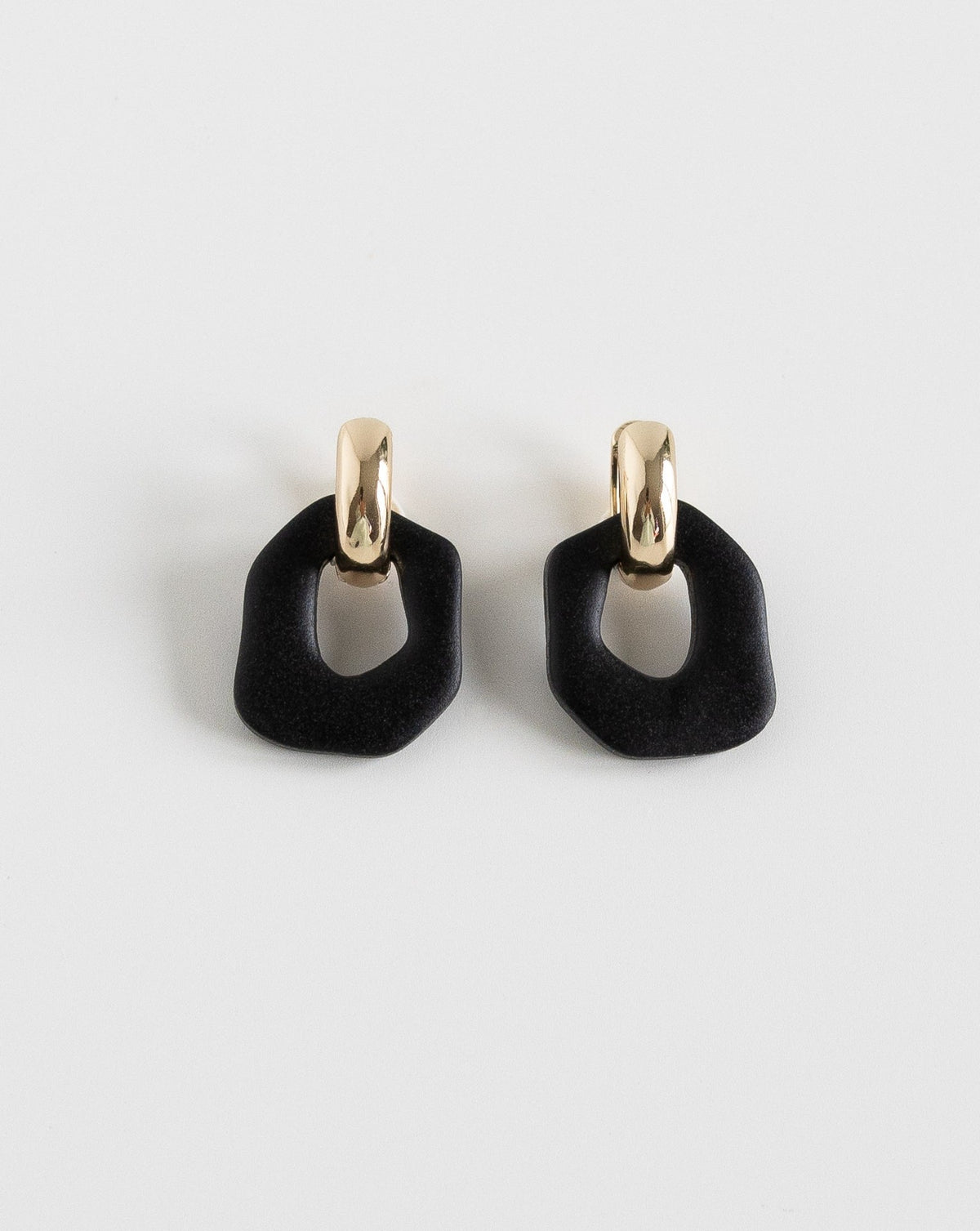 Darien earrings in Black color with gold hoops, front view