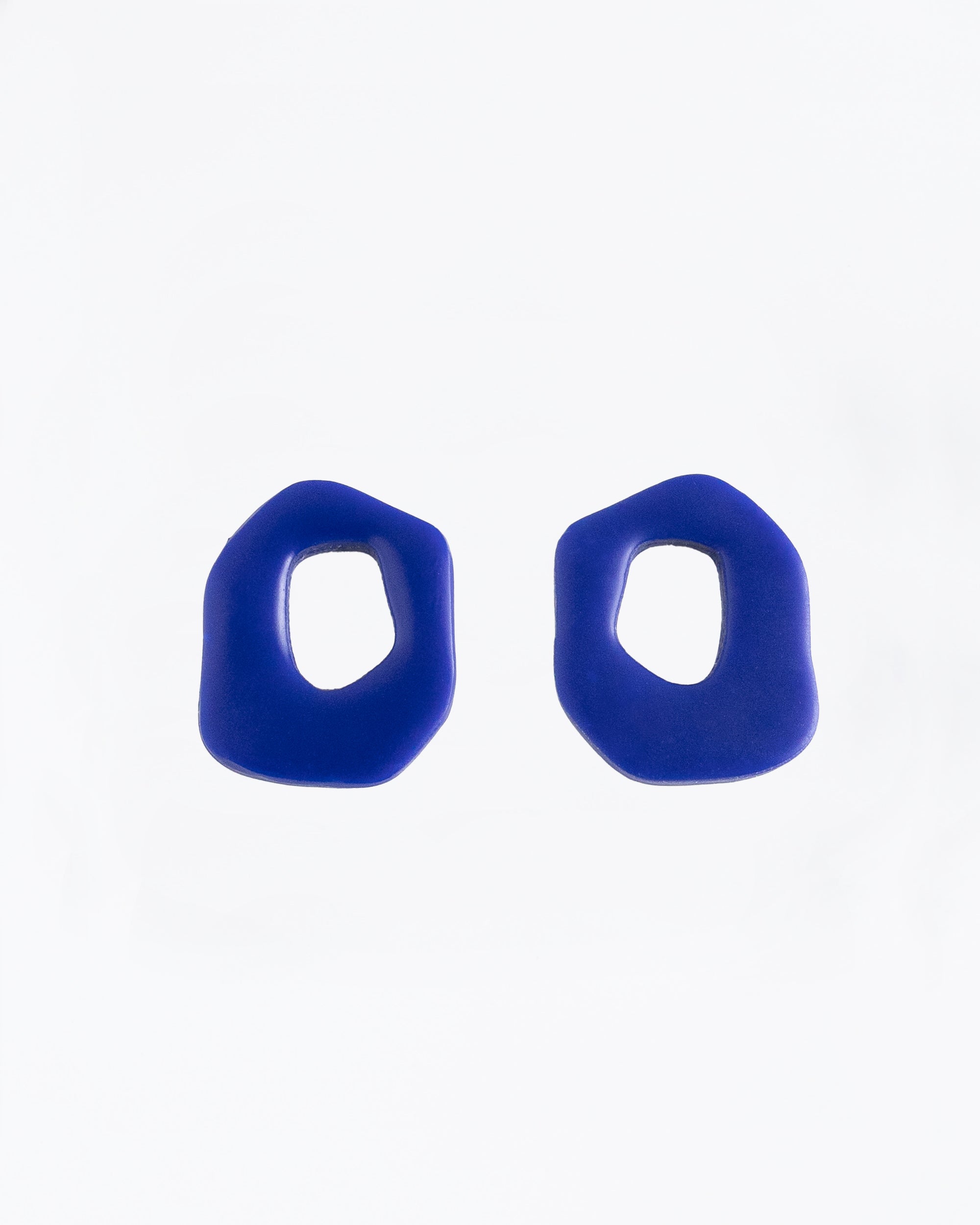 Darien Beads in Hue Blue color, front view