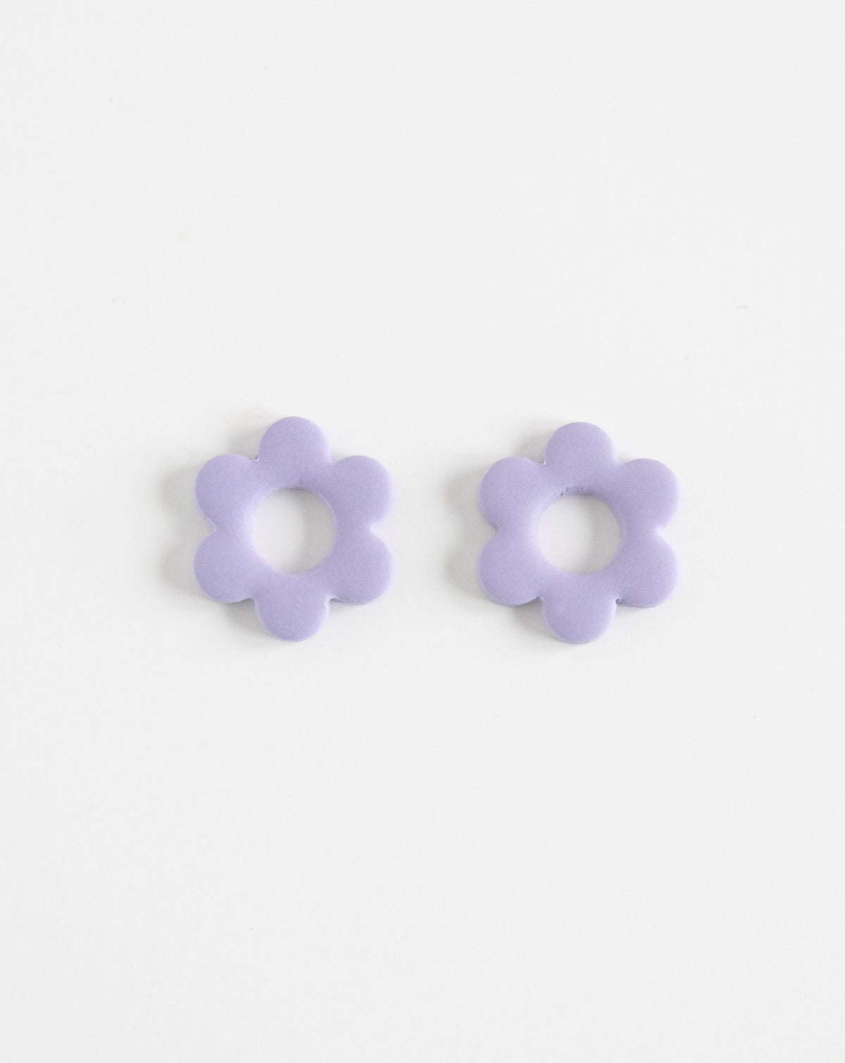 Goli Beads in Lilac color, front view.