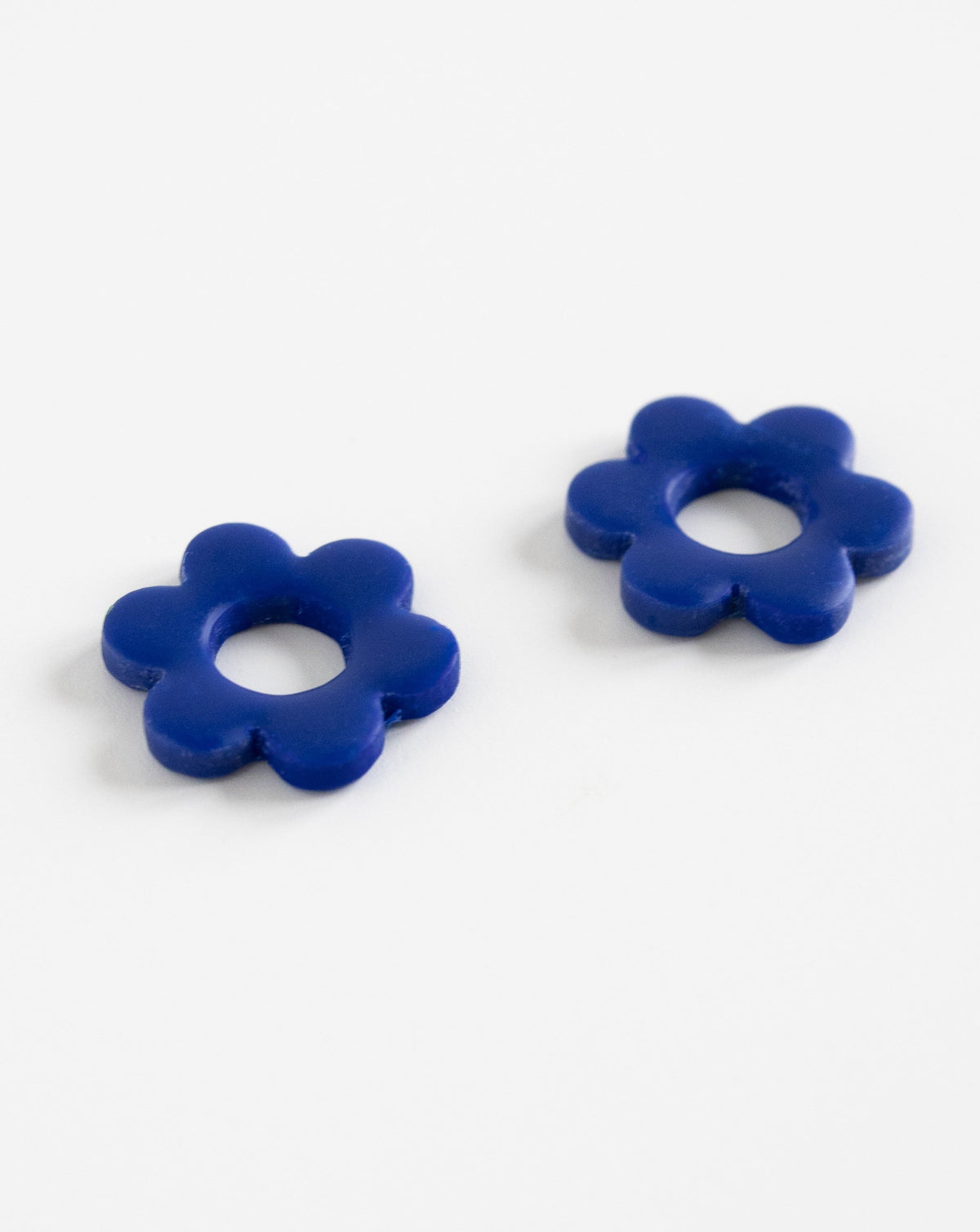 Goli Beads in Hue Blue color, angled view.
