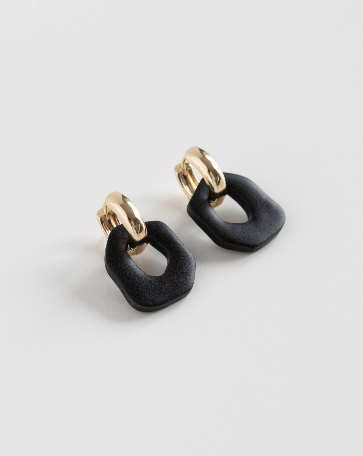 Darien earrings in Black color with gold hoops, side view