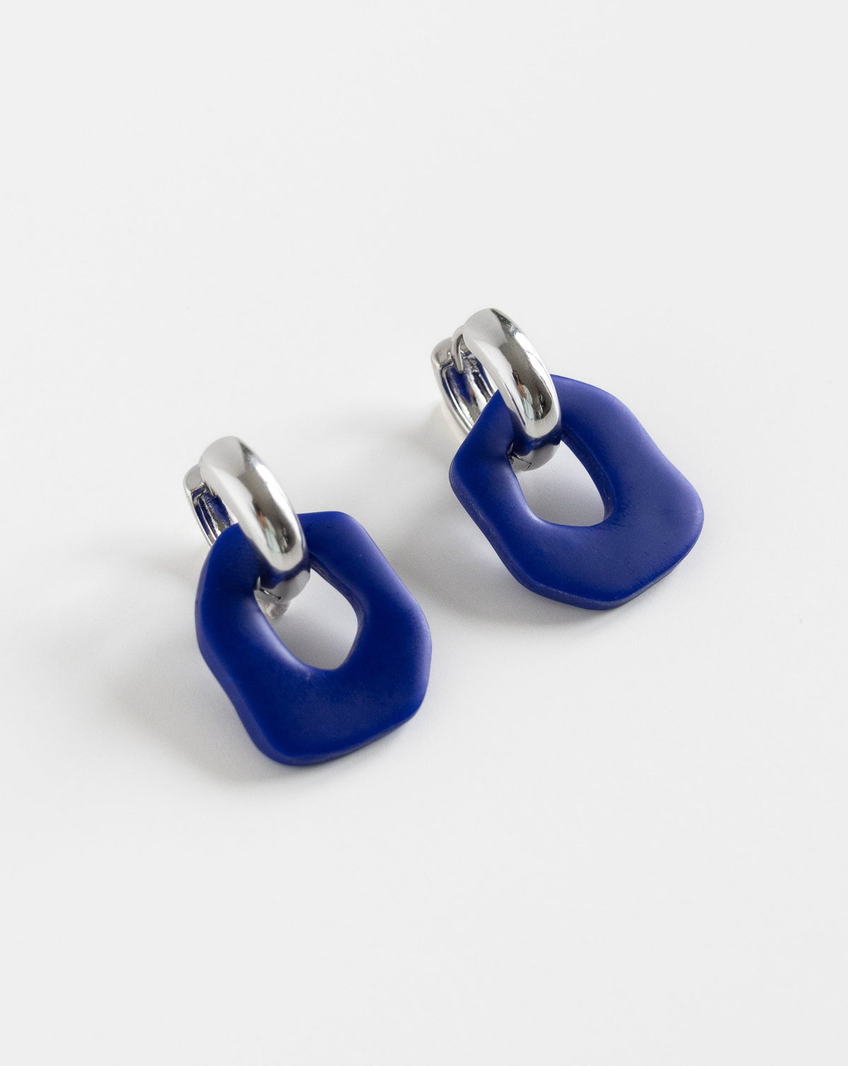 Darien earrings in Hue Blue color with silver hoops, side view