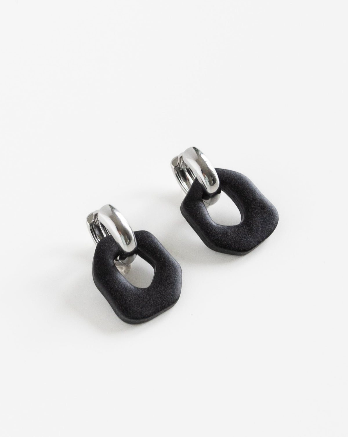 Darien earrings in Black color with silver hoops, side view