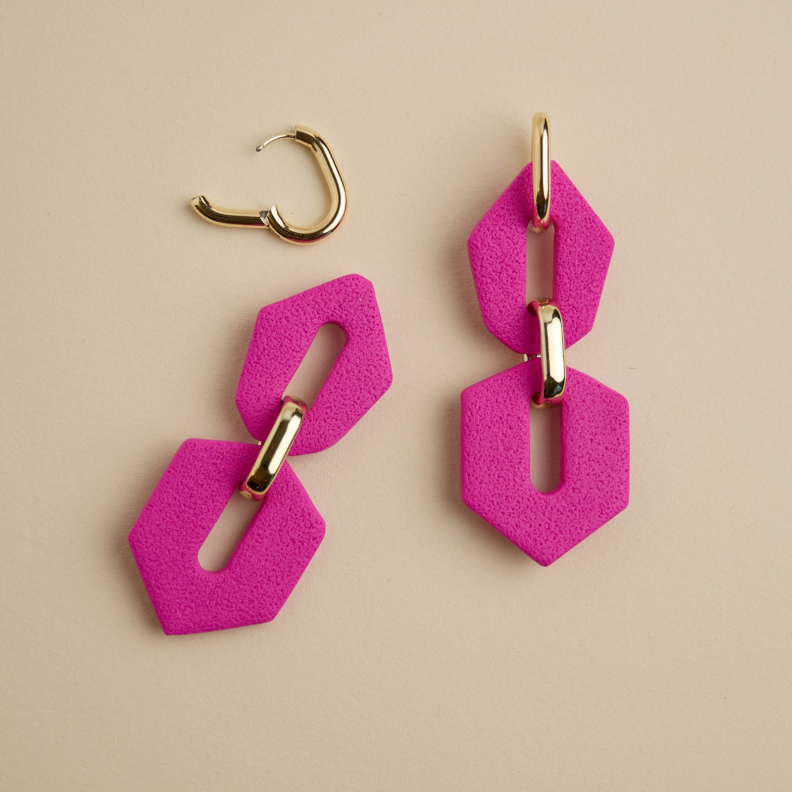 Shilla hoops earrings- color fuchsia- Front and side angle