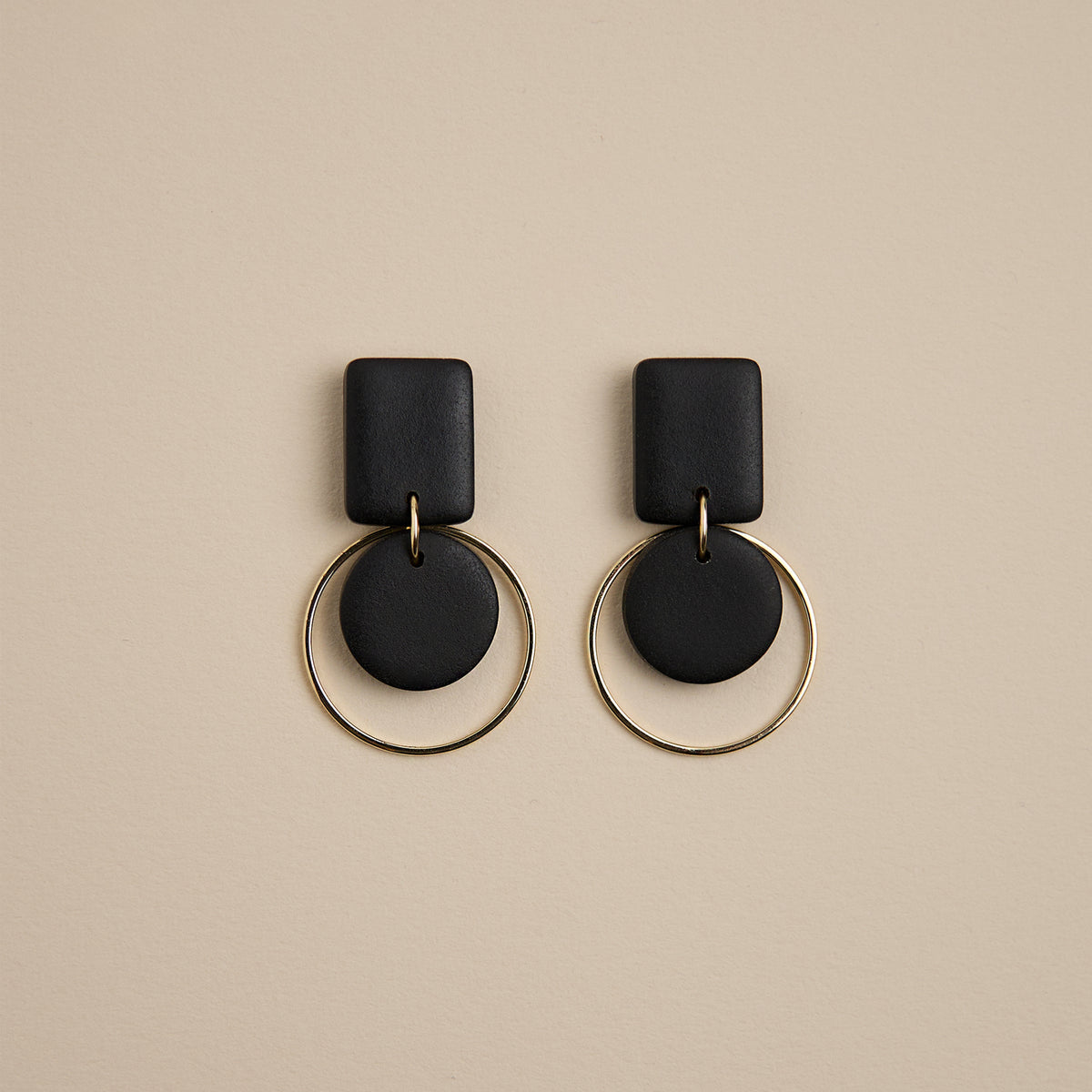 Shiva-earrings-black-gold