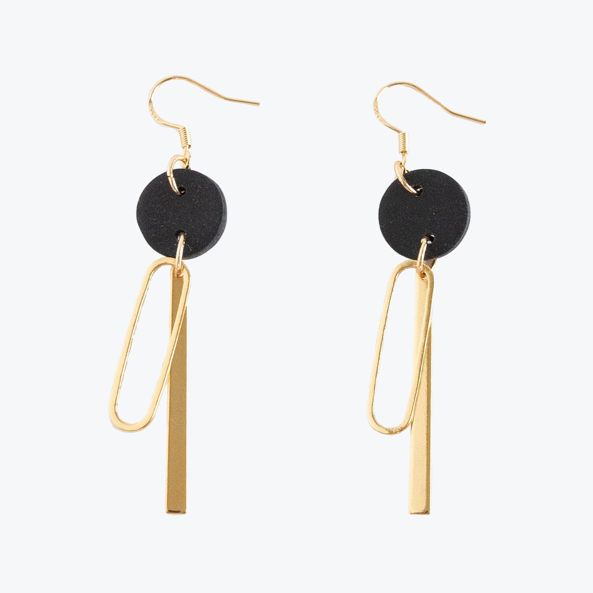 Star-Tale-earrings-black-gold