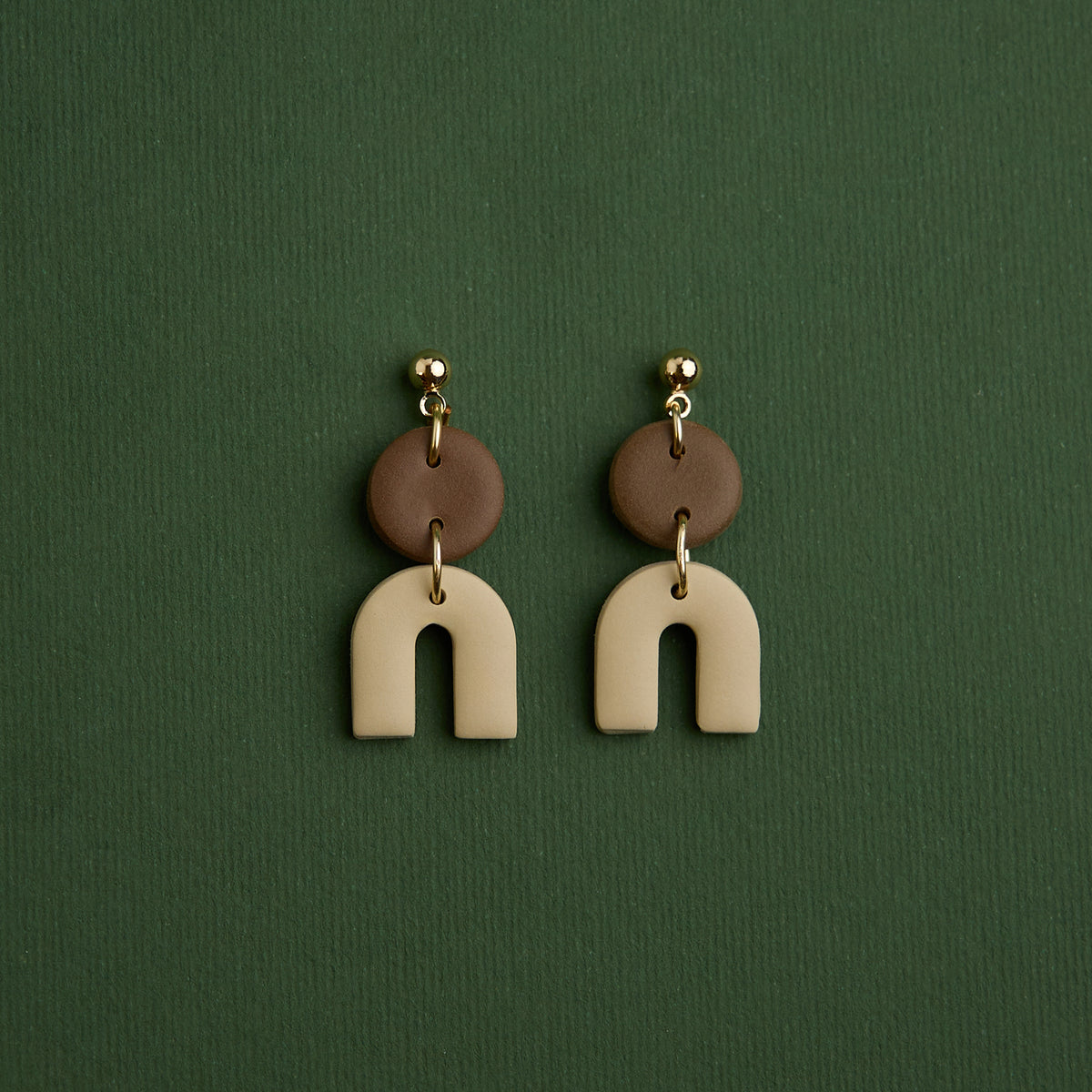 Tiny_Arch-Earrings-Beige-Gold