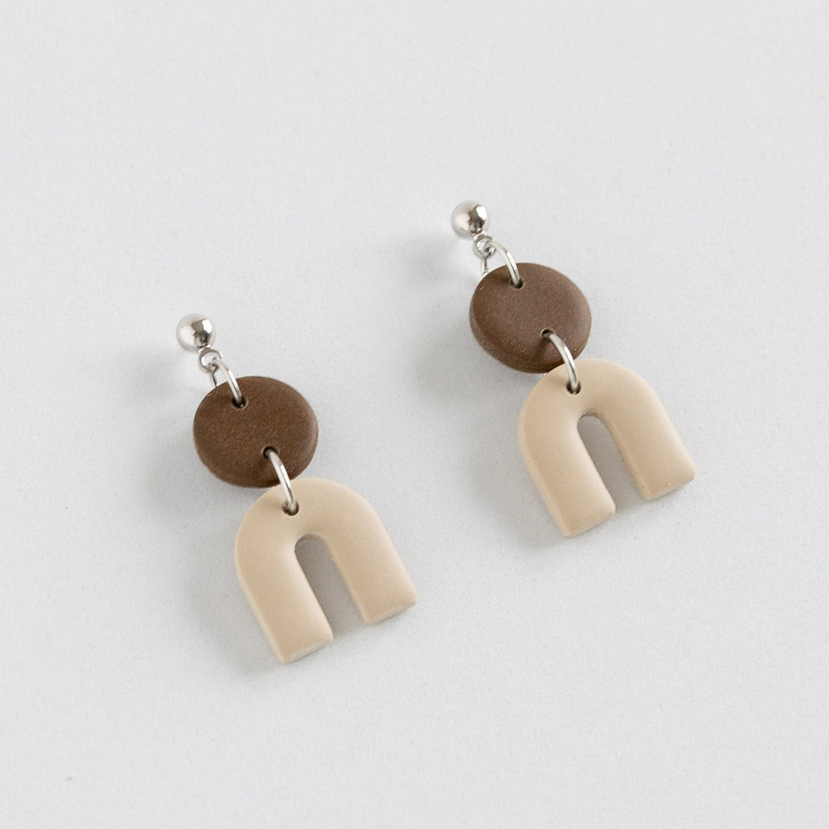 Tiny_Arch-Earrings-Beige-silver-side-angle