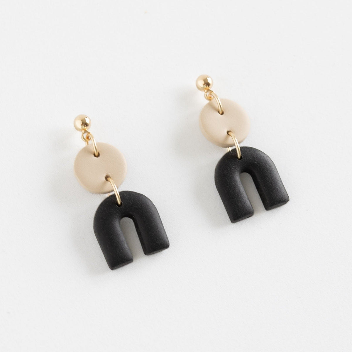 Tiny_Arch-Earrings-black-gold-side-angle