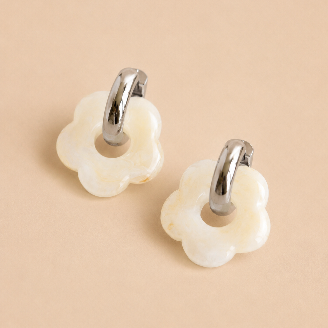 Glassy Daisy Earrings